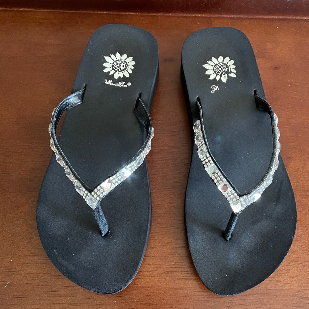 BLACK  &. SILVER GLITTER FLUP FLOPS